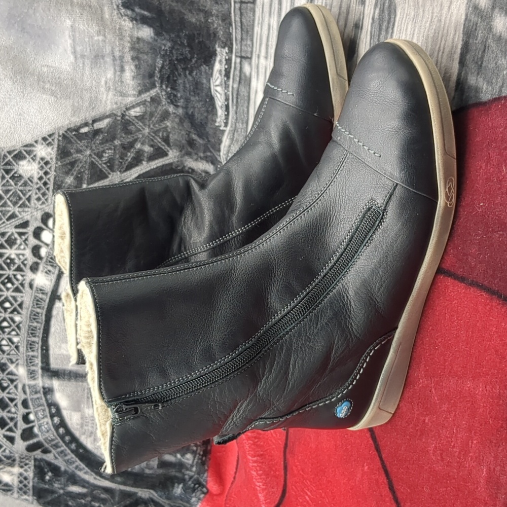 Cloud Women's Chelsea Boot 7 To 7.5